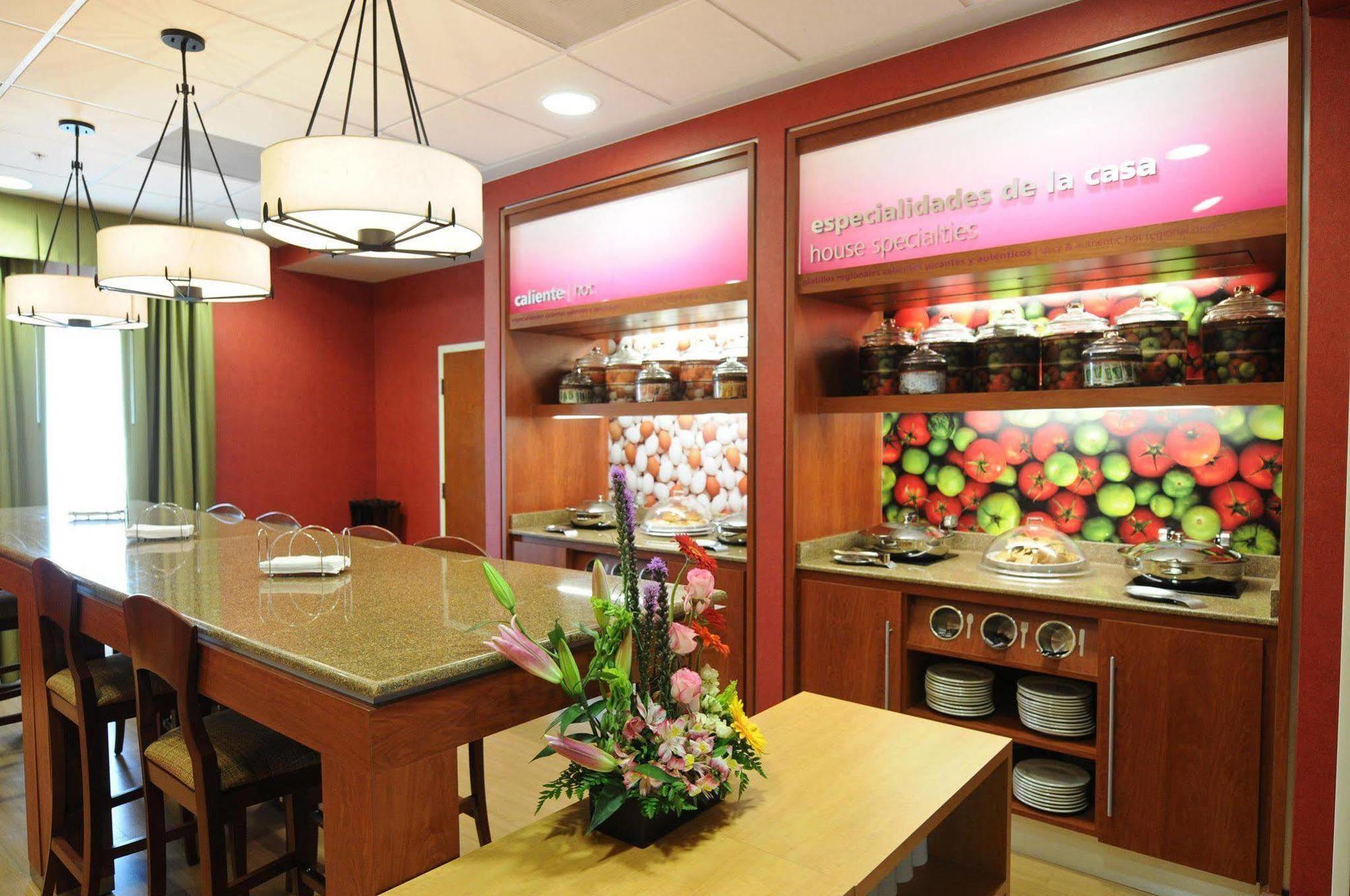 Hampton By Hilton Queretaro Tecnologico Hotel Restaurant photo